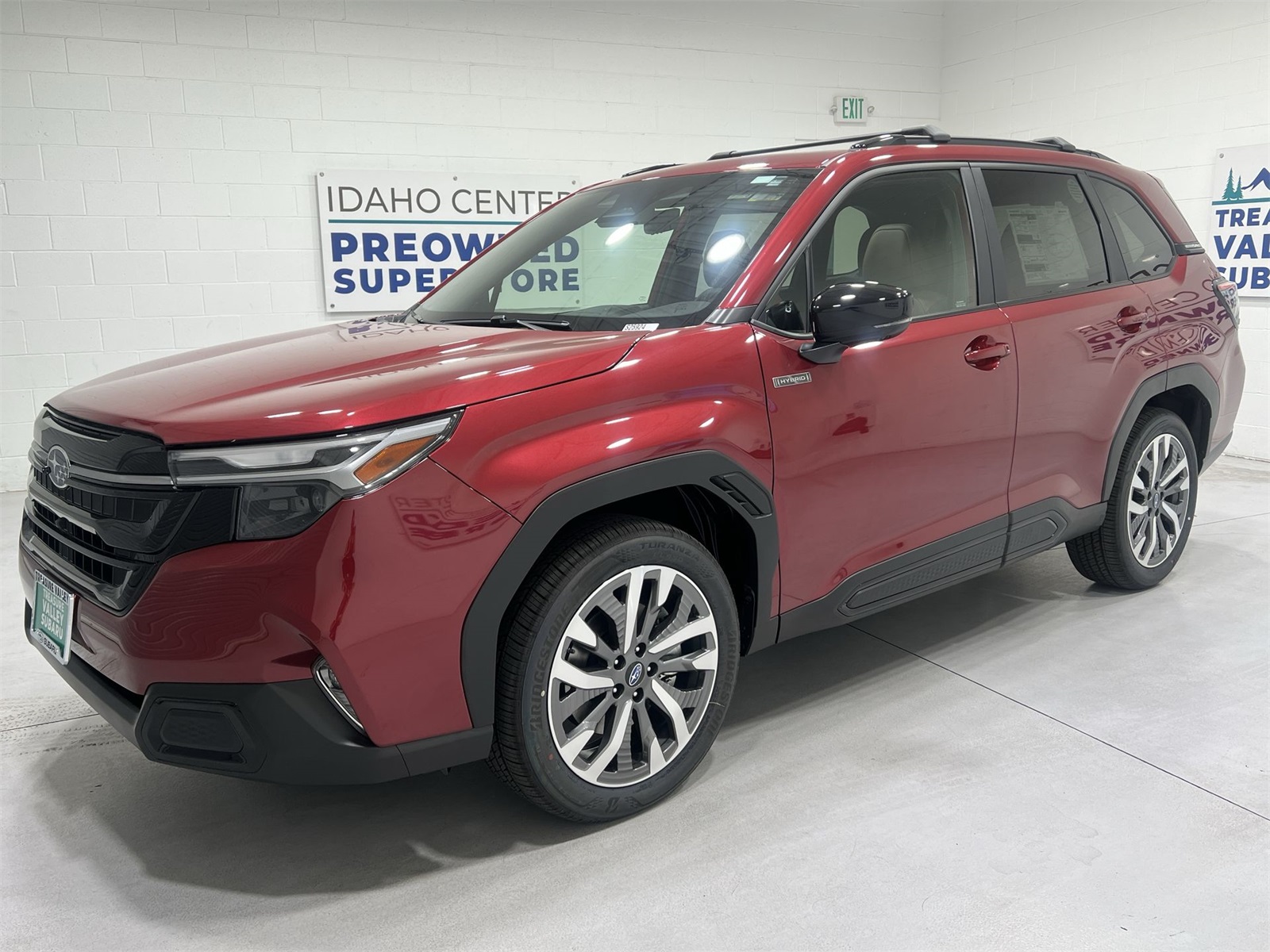 2025 Subaru Forester Touring photo 2