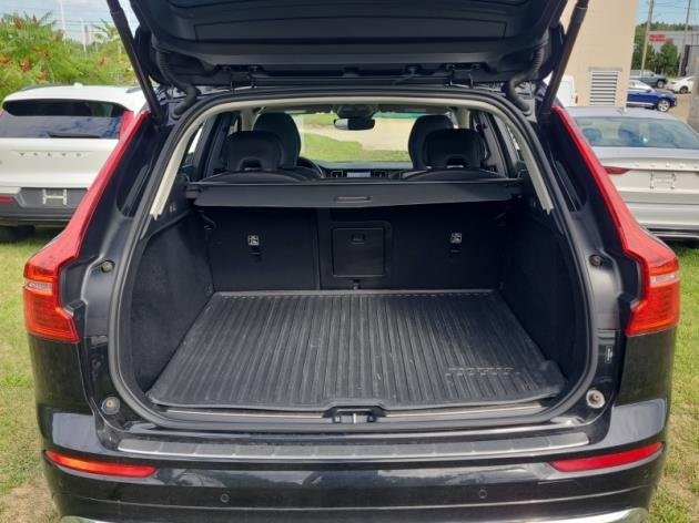 2023 Volvo XC60 Plus photo 3