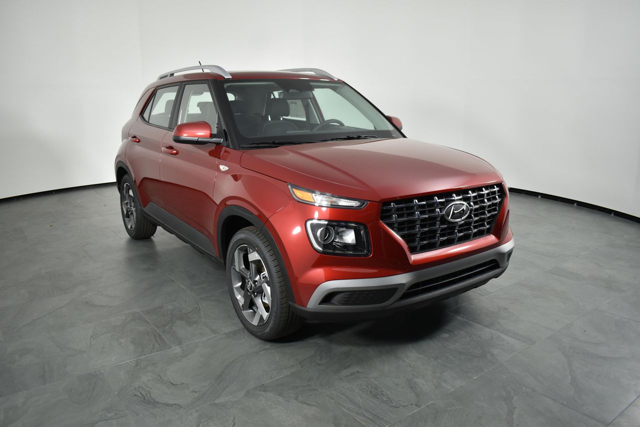 2025 Hyundai Venue SEL photo 2