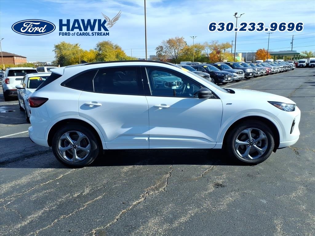 2023 Ford Escape ST-Line photo 2