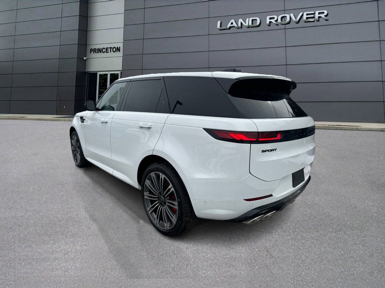 2025 Land Rover Range Rover Sport SE photo 7