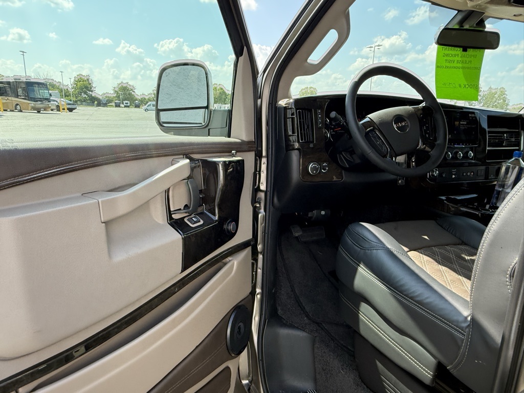 2025 Gmc Savana photo 10
