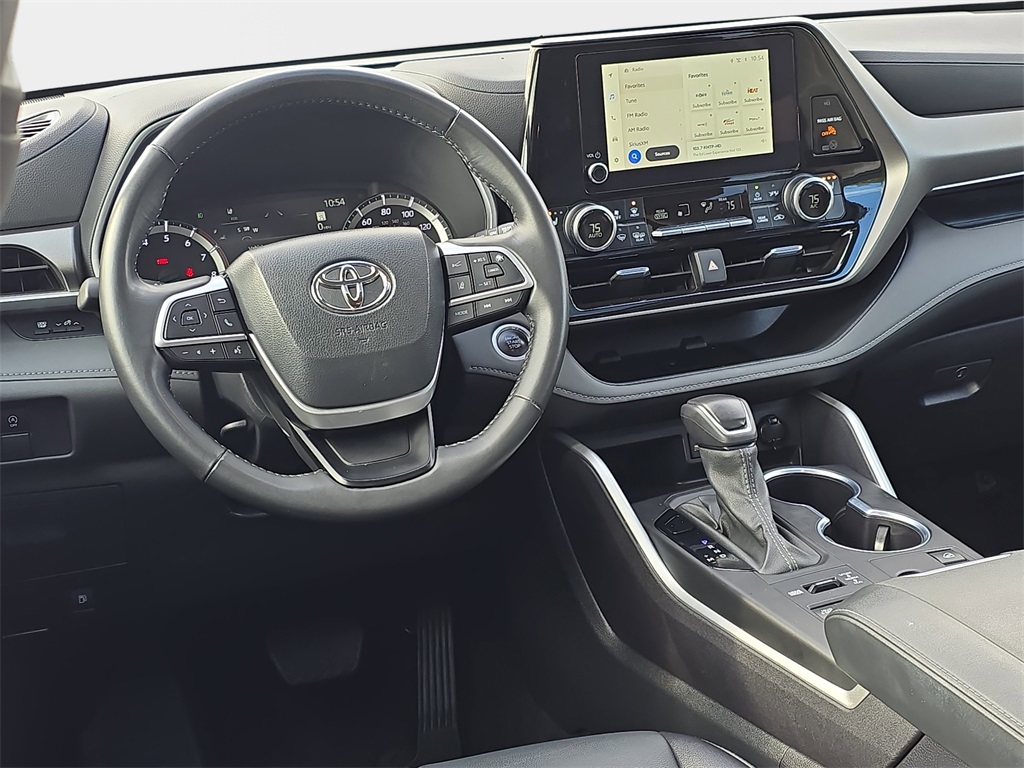 2024 Toyota Highlander XLE photo 16