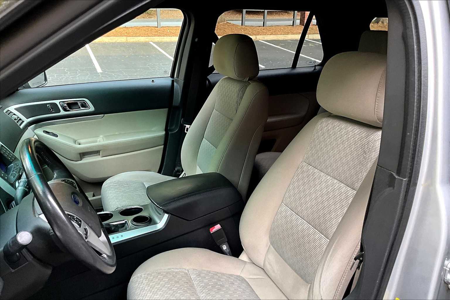 2013 Ford Explorer XLT photo 7