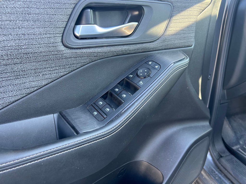 2021 Nissan Rogue SV photo 12