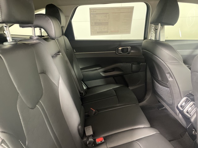 2025 Kia Sorento S photo 13