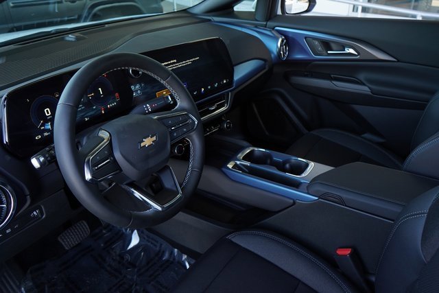 2025 Chevrolet Equinox EV 1LT photo 2