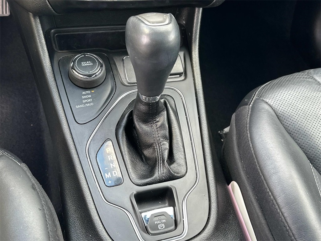 2021 Jeep Cherokee Latitude Lux photo 22