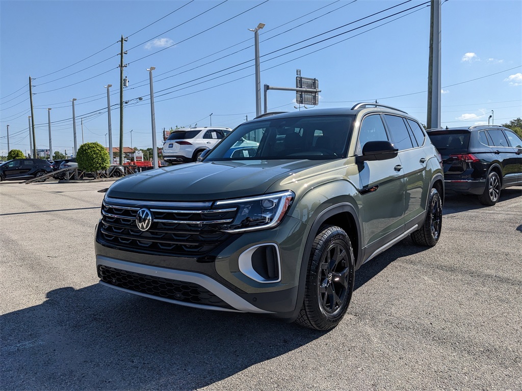 2025 Volkswagen Atlas Peak Edition SE photo 3