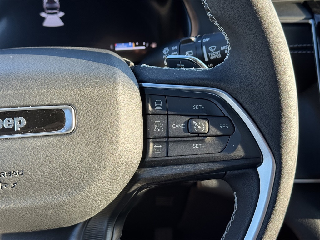 2025 Jeep Grand Cherokee Laredo Altitude photo 17