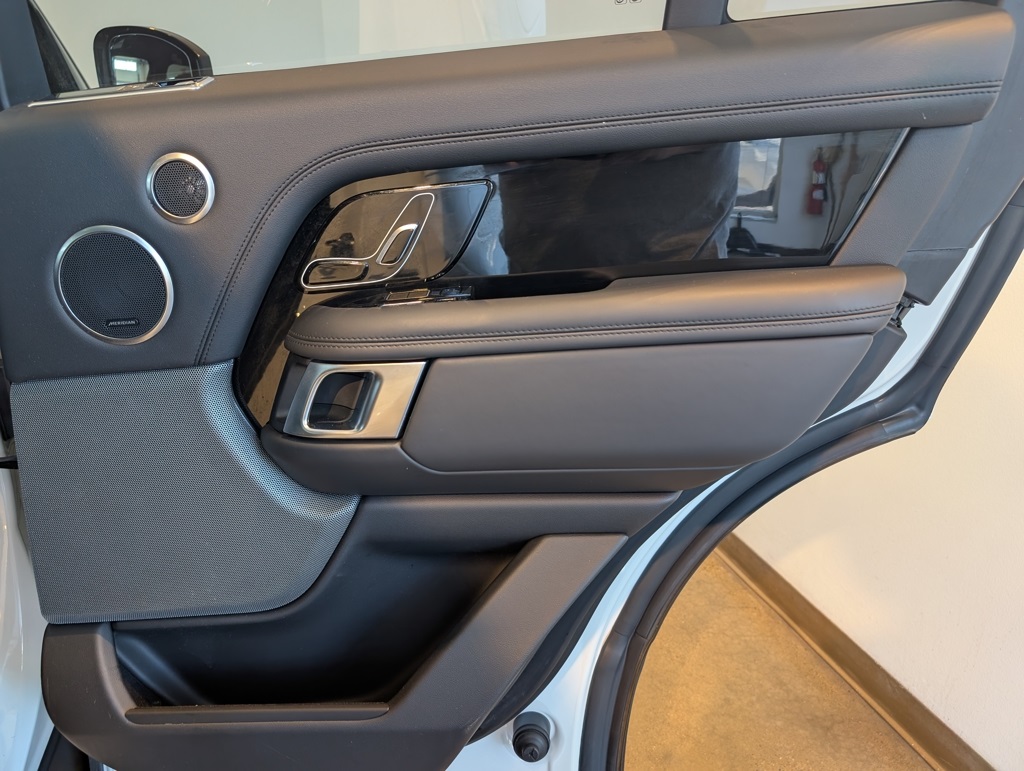 2020 Land Rover Range Rover HSE photo 24