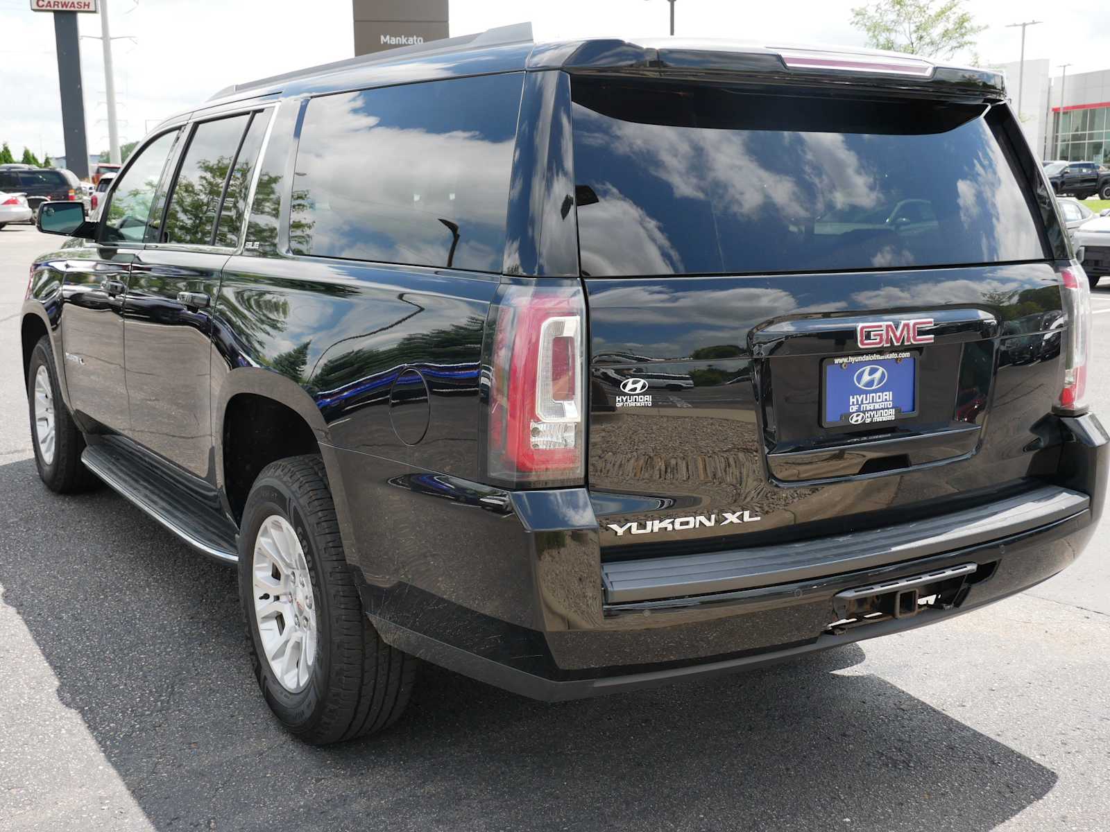 Used 2018 GMC Yukon XL SLE with VIN 1GKS2FKC6JR113143 for sale in Mankato, Minnesota