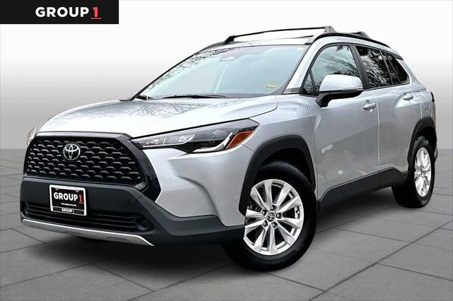 2023 Toyota Corolla Cross LE's photo