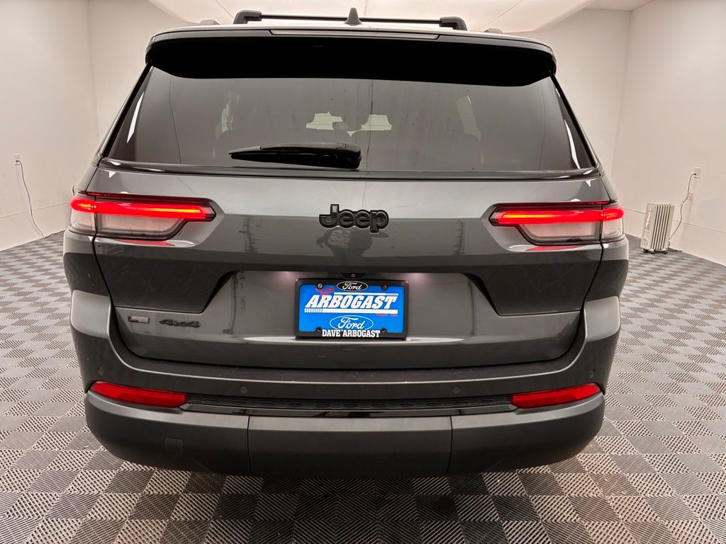 2021 Jeep Grand Cherokee Altitude photo 3