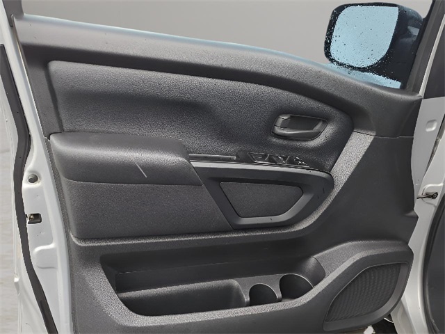2019 Nissan Titan S Crew Cab photo 9