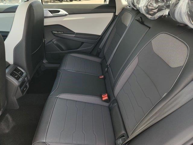 2025 Volkswagen Taos SE photo 13