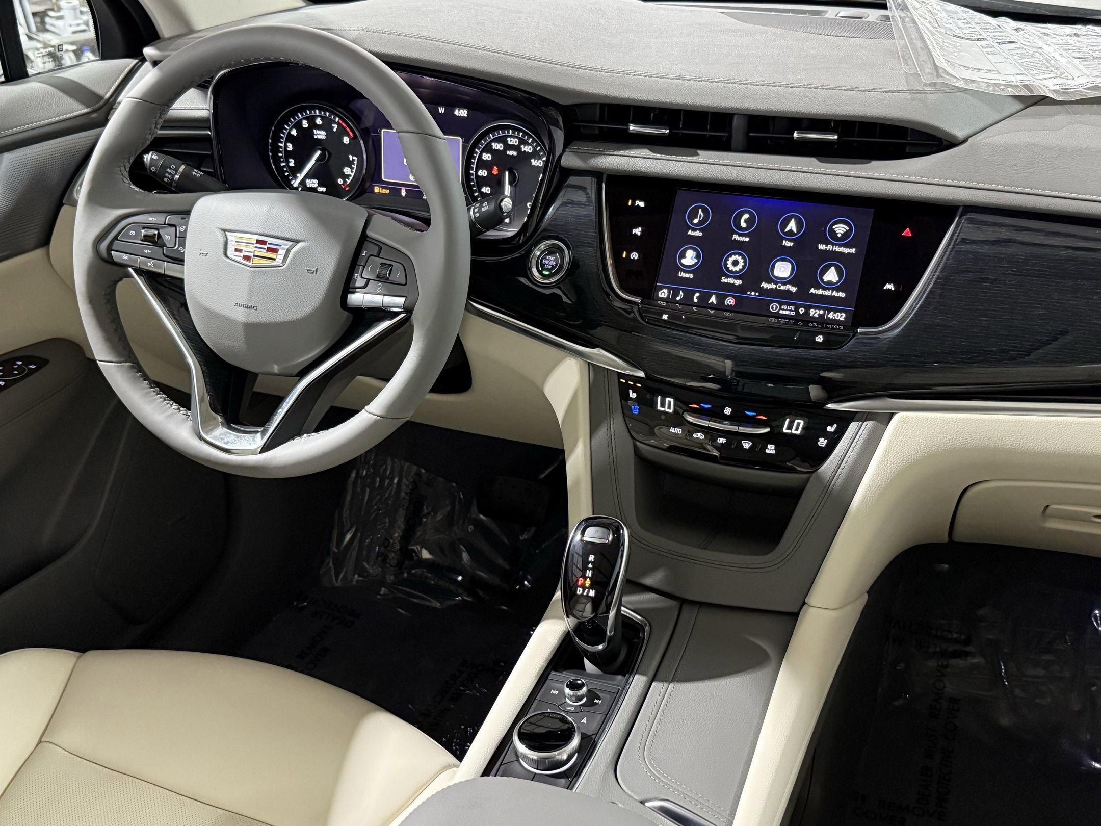 2025 Cadillac XT6 Premium Luxury photo 3