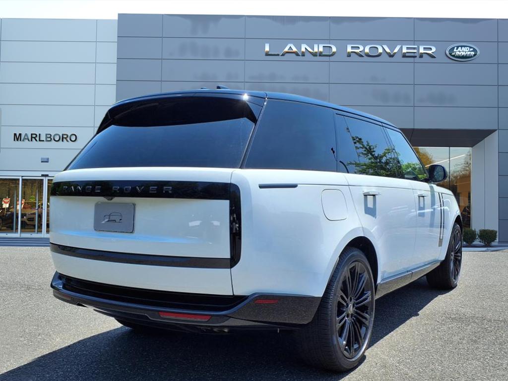 2025 Land Rover Range Rover SE photo 2