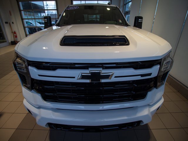 2024 Chevrolet Silverado 2500HD LT photo 2