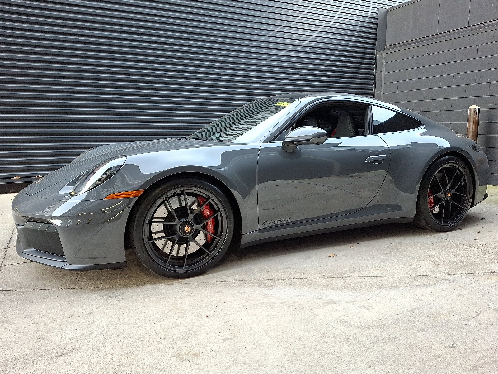 2025 Porsche 911 GTS photo 2