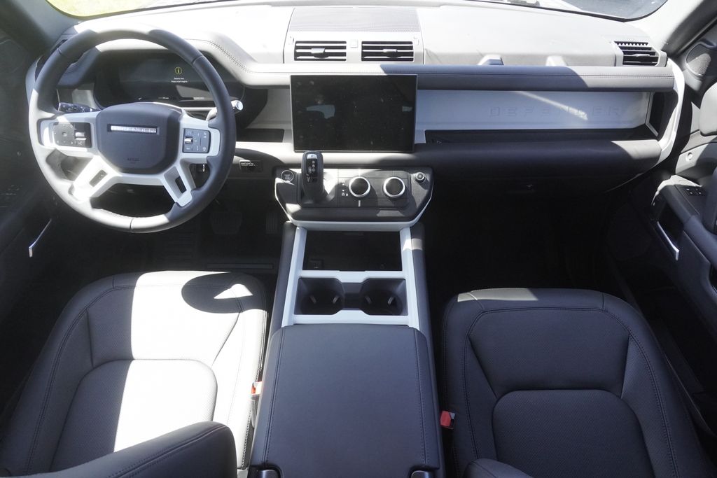 2025 Land Rover Defender 130 S photo 9