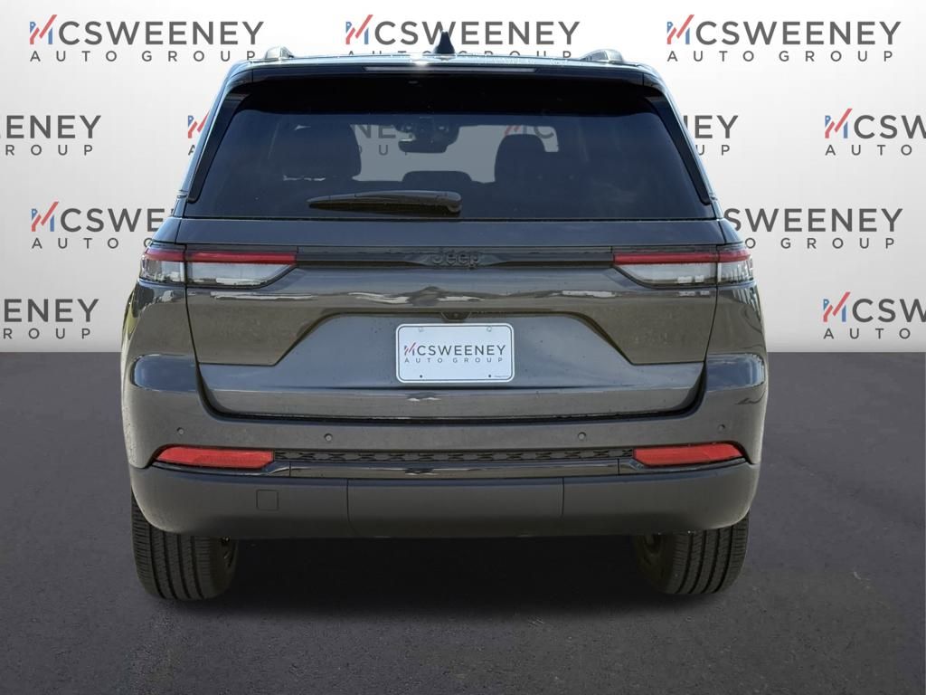 2025 Jeep Grand Cherokee Altitude photo 4