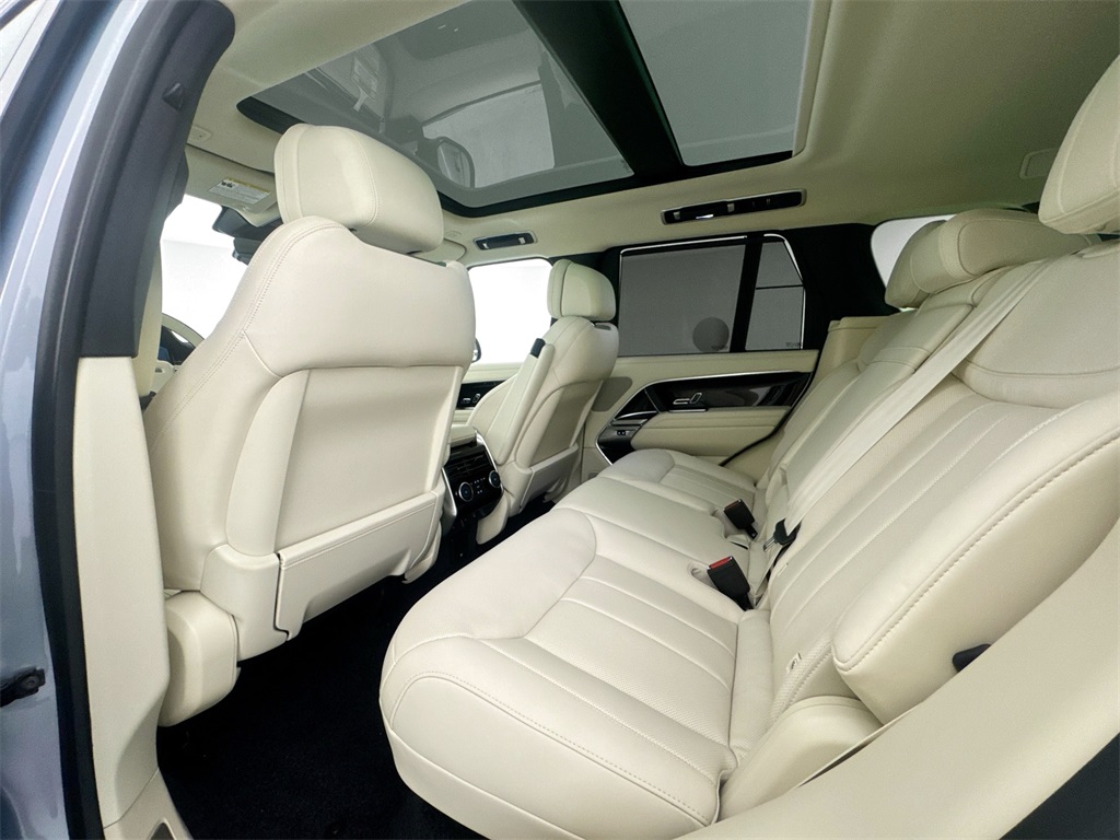 2025 Land Rover Range Rover SE photo 20