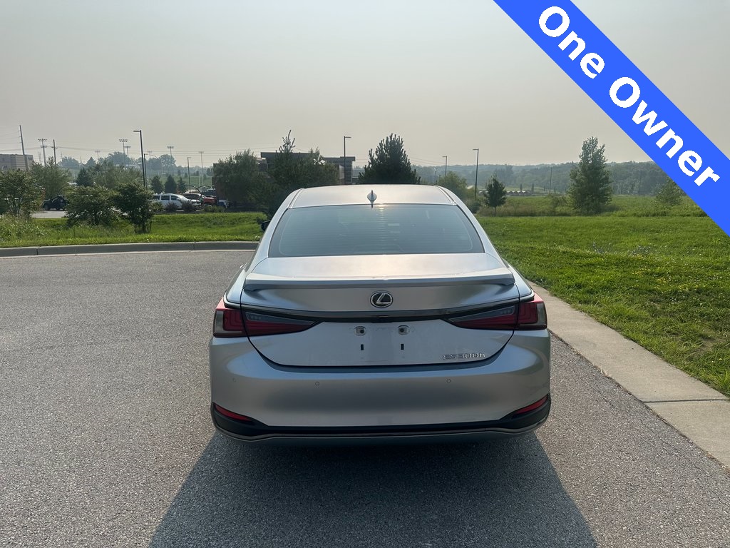 2025 Lexus ES 300h photo 4