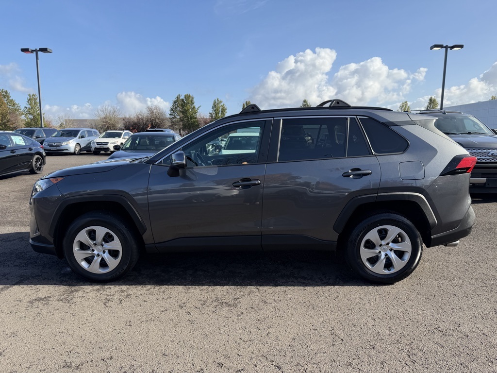 2021 Toyota RAV4 LE photo 4