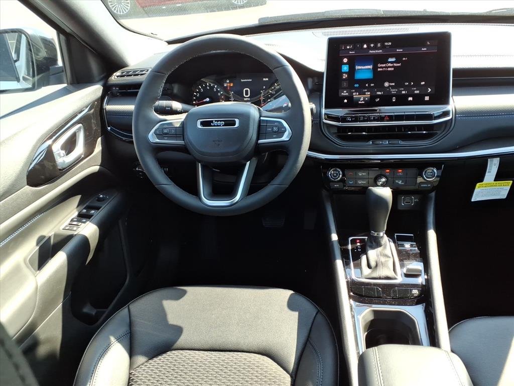 2026 Jeep Compass Latitude Altitude photo 2