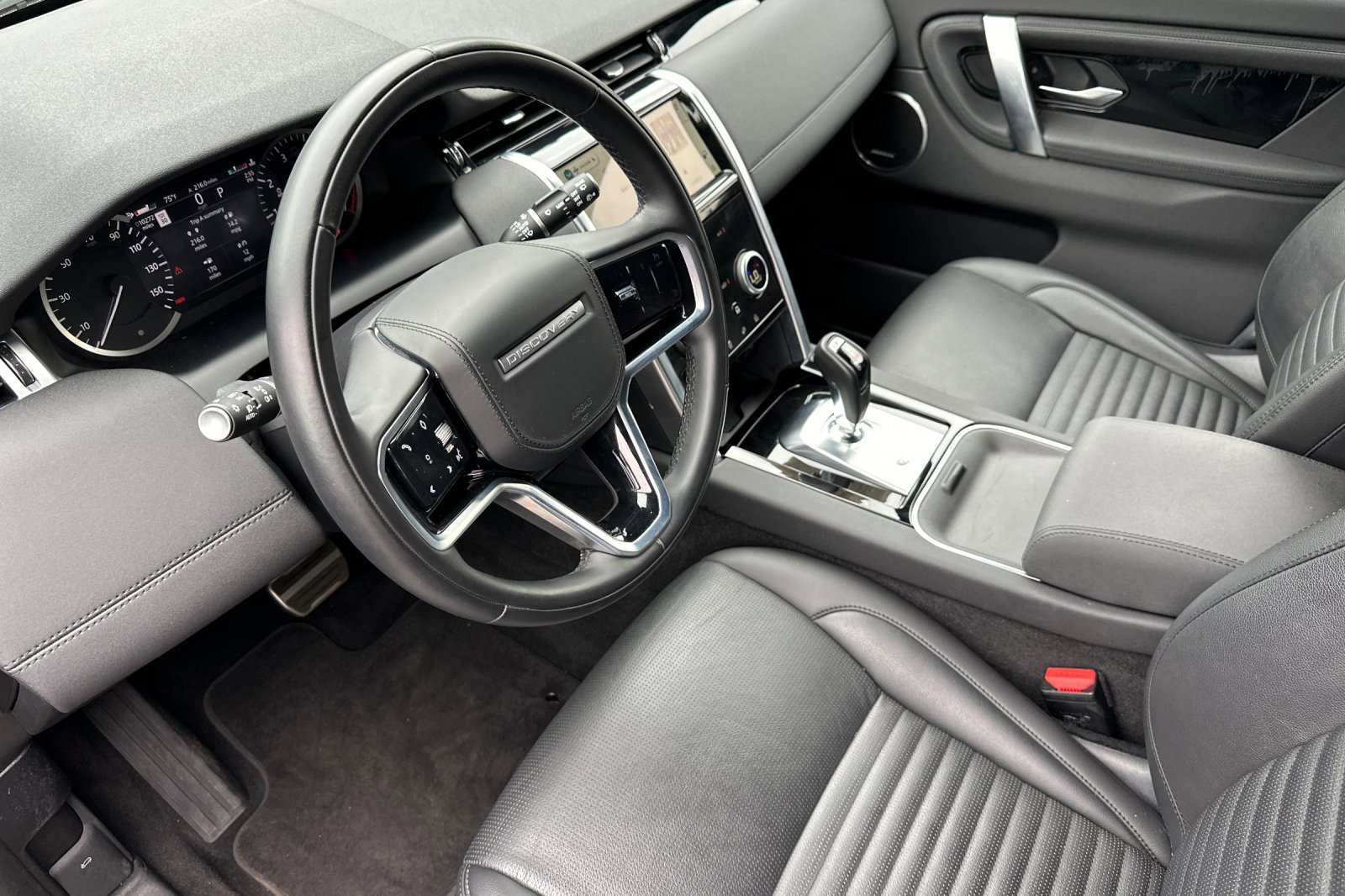 2023 Land Rover Discovery Sport SE photo 3