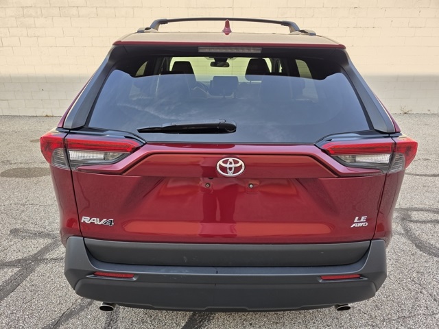 2019 Toyota RAV4 LE photo 4