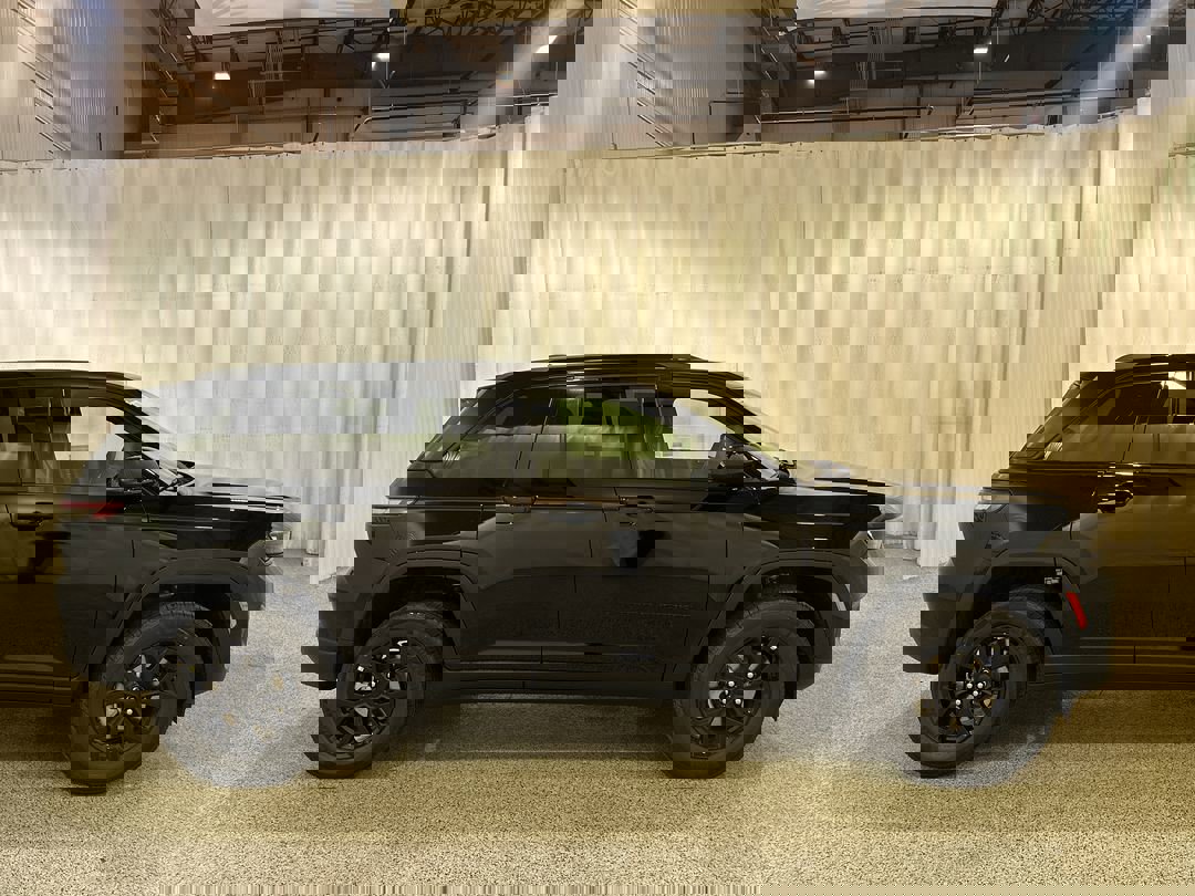2025 Jeep Grand Cherokee Altitude X photo 2