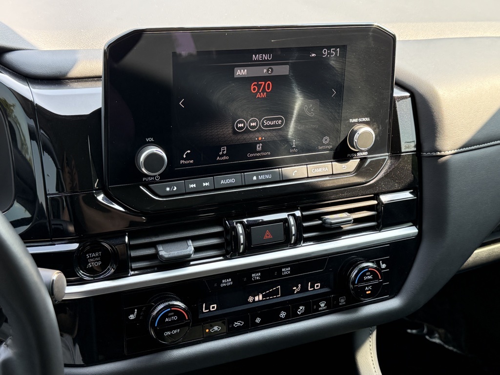 2025 Nissan Pathfinder SV photo 10