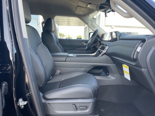 2025 Nissan Armada SV photo 14