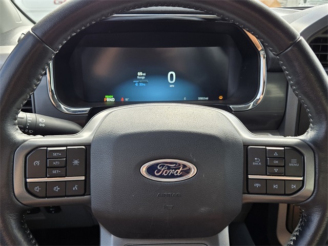 2022 Ford F-150 Lightning XLT photo 19