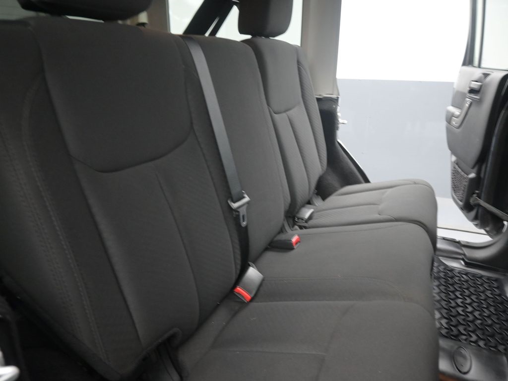 2015 Jeep Wrangler Unlimited Sport photo 26
