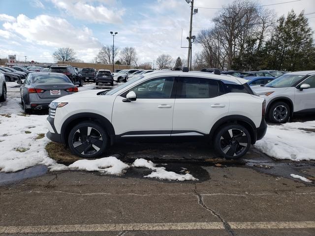 2025 Nissan Kicks SR photo 2