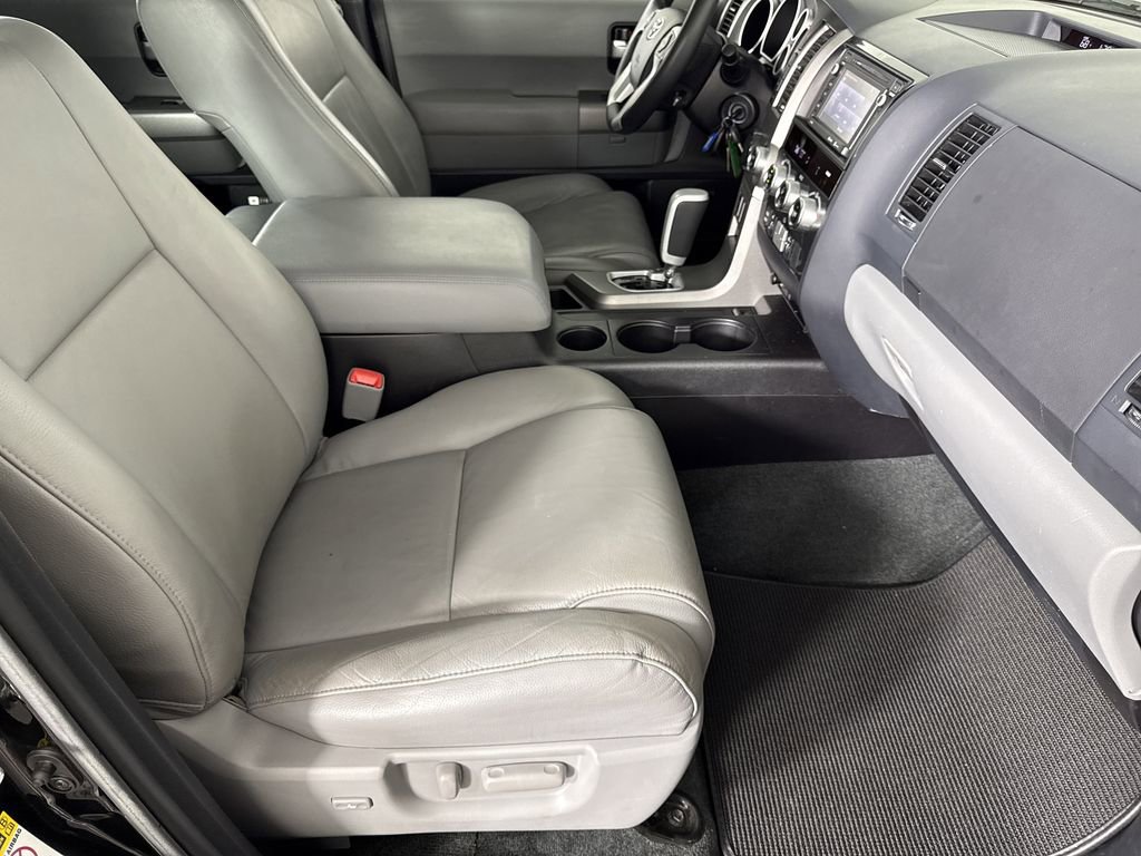 2016 Toyota Sequoia Limited photo 11