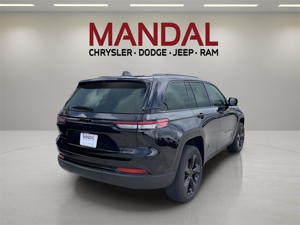 2025 Jeep Grand Cherokee Limited photo 2
