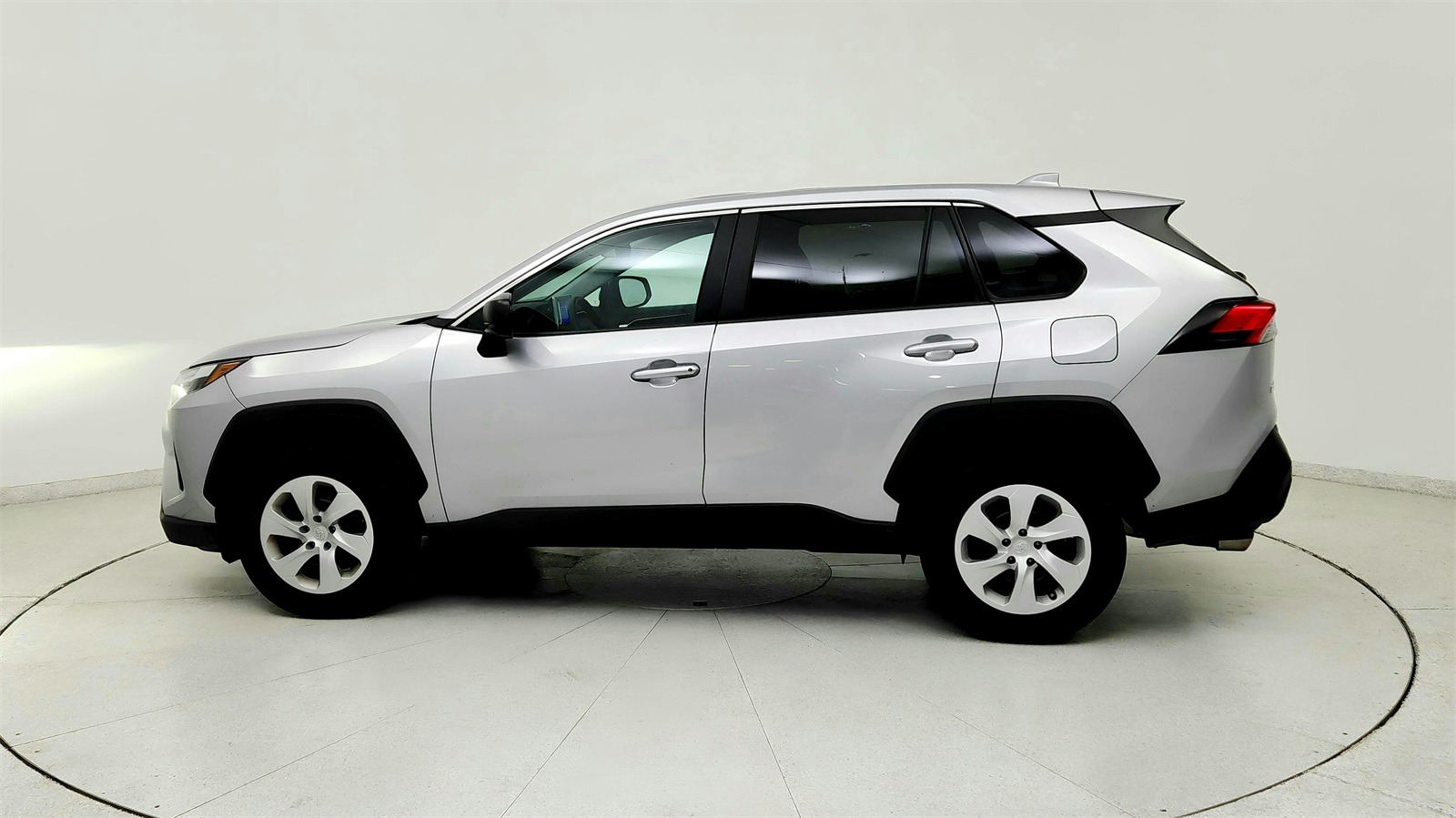2024 Toyota RAV4 LE photo 3