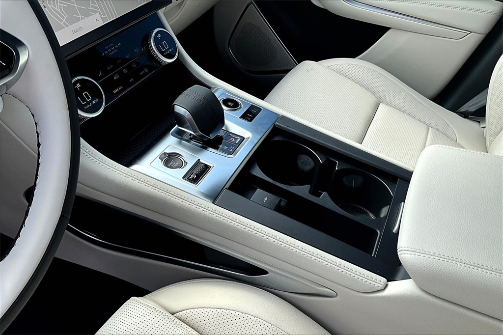 2026 Jaguar F-PACE P400 R-Dynamic S photo 7