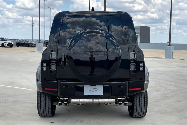 2025 Land Rover Defender 110 V8 photo 2