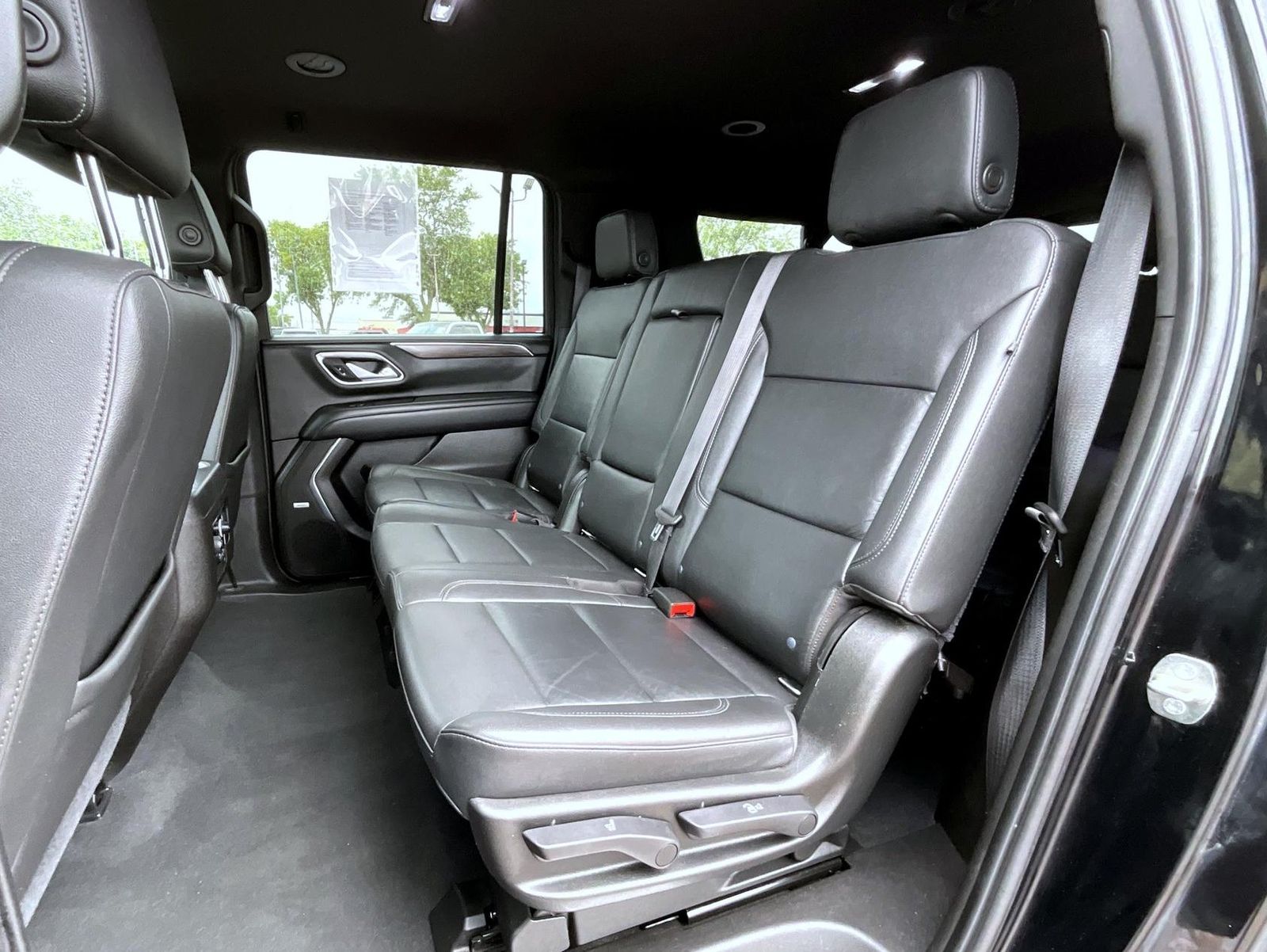 2021 Chevrolet Suburban LT photo 20
