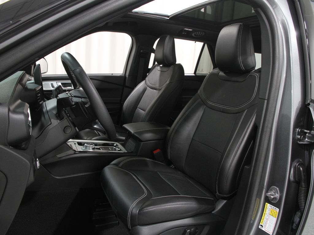 2023 Ford Explorer ST photo 4