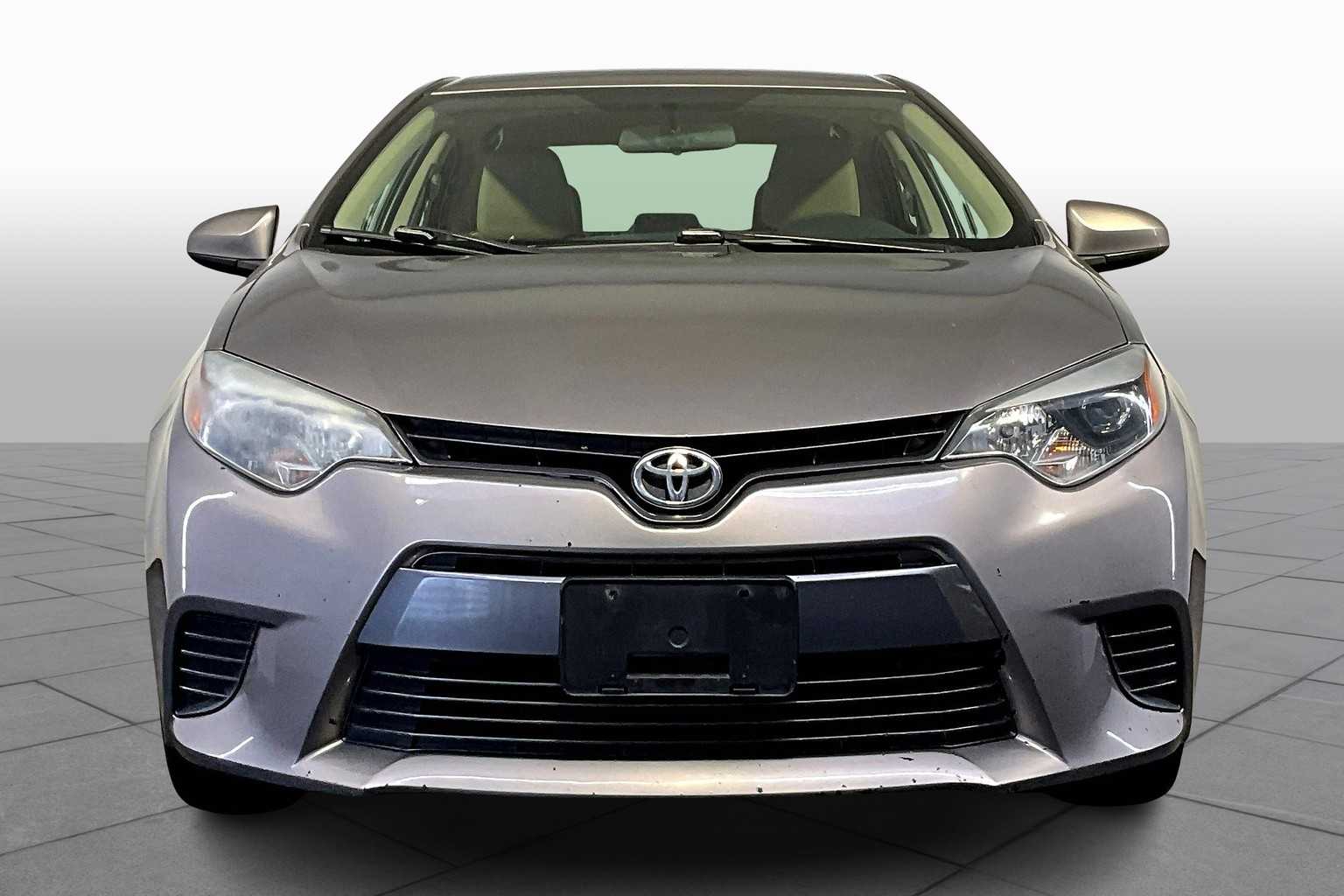 2015 Toyota Corolla LE photo 3
