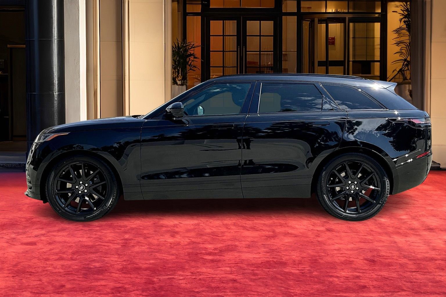 2026 Land Rover Range Rover Velar P250 Dynamic SE photo 2