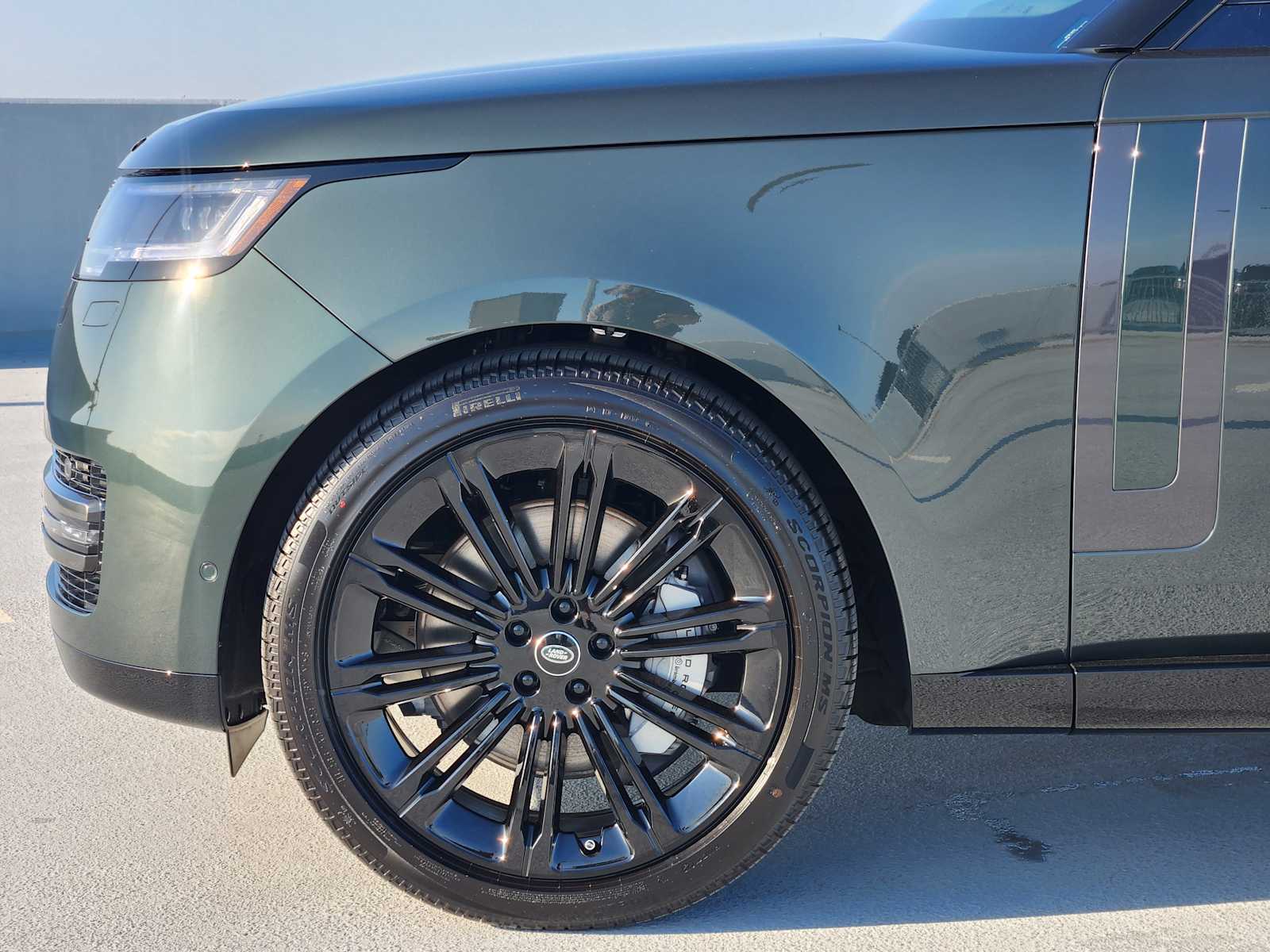 2025 Land Rover Range Rover SE photo 9