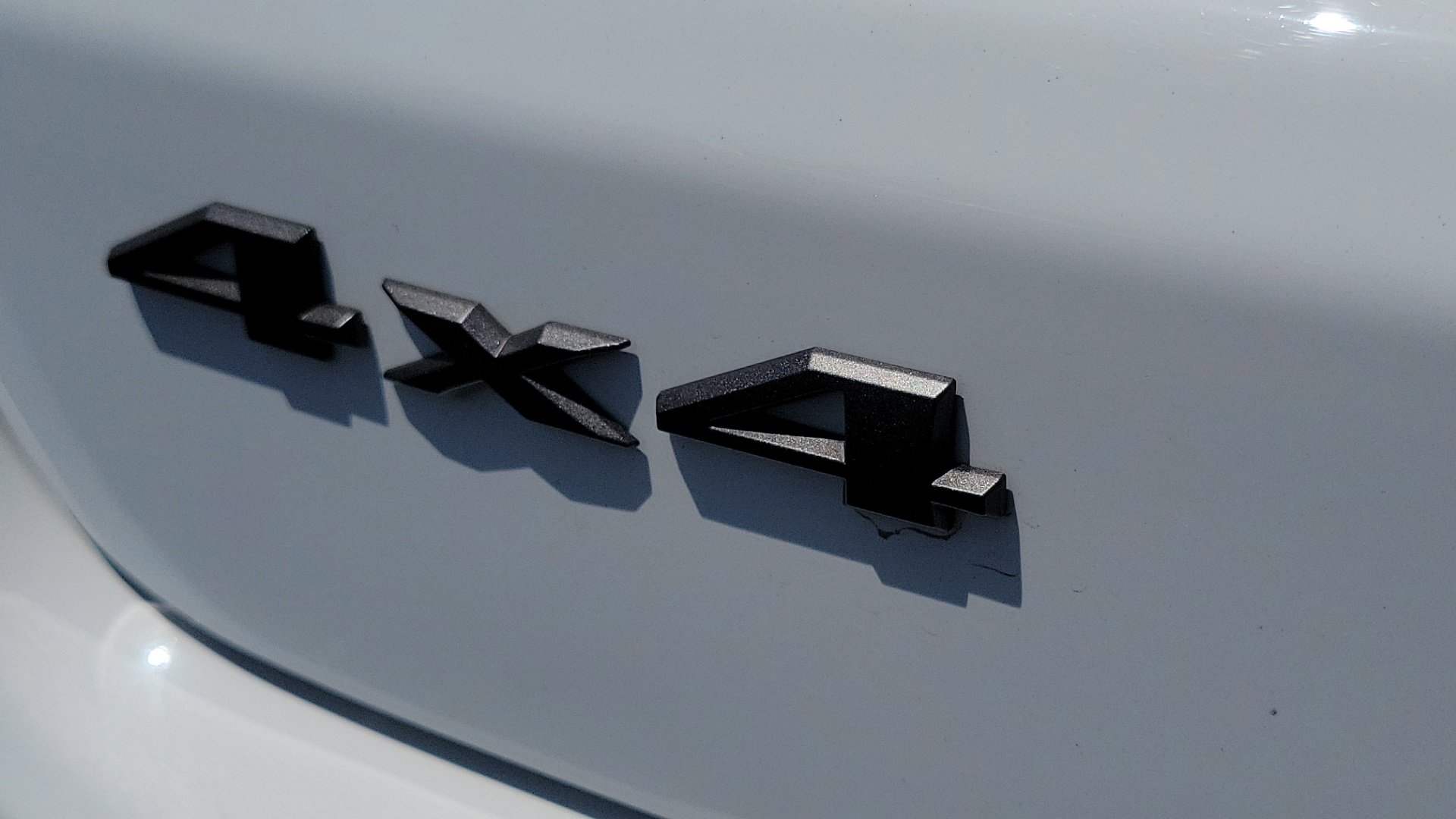 Used 2025 Bright White Clearcoat Jeep Latitude image 7