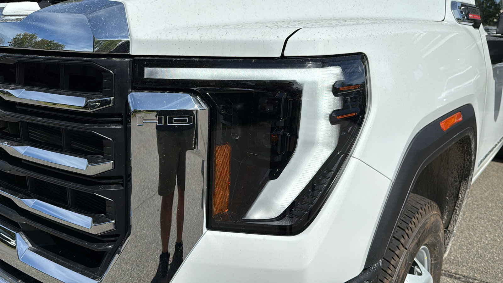 2026 Gmc Sierra 3500 HD SLE photo 3